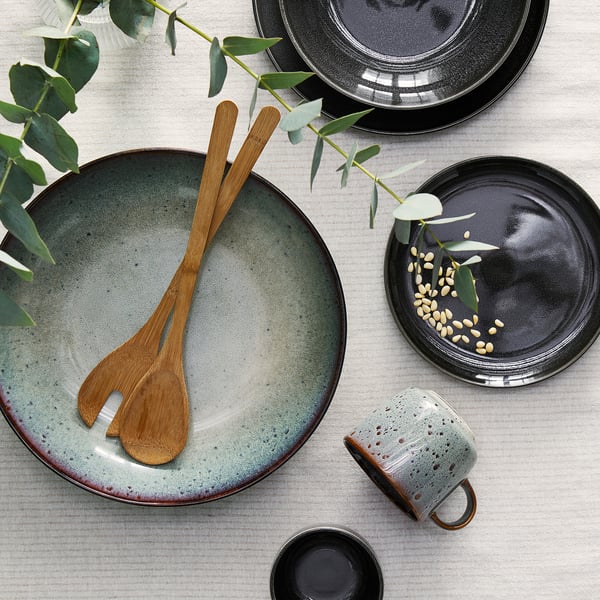 Prato de grés azul marinho GLADELIG, pinças, copo e tigelas na mesa, estilo retro, toque natural, vários tamanhos.