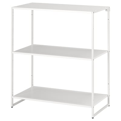Uma prateleira de arrumação em metal branco JOSTEIN com três prateleiras vazias. Ele foi projetado para uso interno e externo, feito de aço durável.