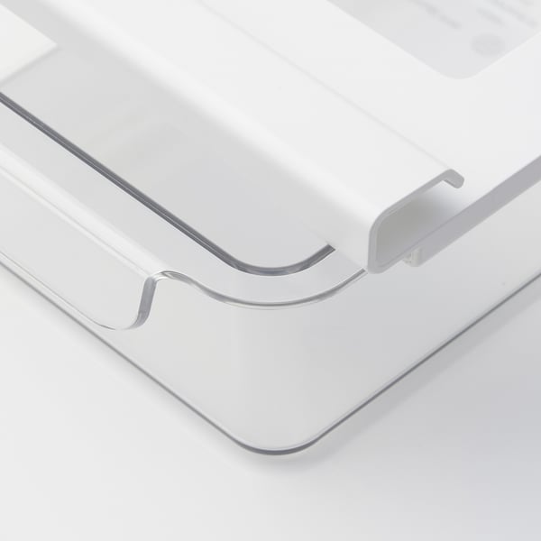 Caixa de armazenamento de plástico transparente com trilho de metal, ideal para organização de geladeiras.