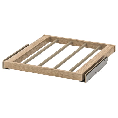 Cabide para calças KOMPLEMENT em madeira castanha clara, com laterais metálicas; Um design removível para facilitar o acesso às roupas.