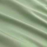 Capa de edredão verde lisa e lustrosa, finamente tecida a partir de liocel, exibindo dobras elegantes.