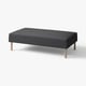 Um sofá modular Lilleham, cinzento, com pernas de madeira. É um design moderno e minimalista.