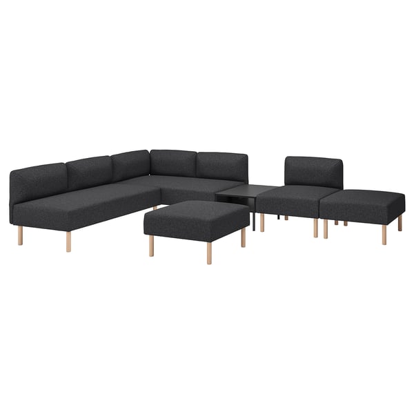 Conjunto moderno de sofá LILLEHEM preto com pernas de madeira clara, incluindo mesa seccional, otomana e lateral. Design elegante e minimalista.