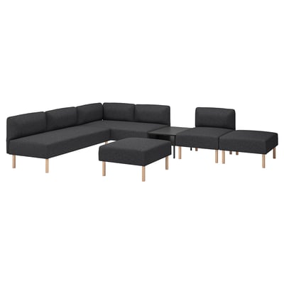Conjunto moderno de sofá LILLEHEM preto com pernas de madeira clara, incluindo mesa seccional, otomana e lateral. Design elegante e minimalista.