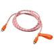 Um cabo de carregamento USB-C enrolado, laranja e branco chamado LILLHULT, feito de elastômero termoplástico.