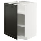Um armário de cozinha ikea METOD branco e preto com uma única porta aberta. Tem um design moderno e minimalista com formato quadrado e prateleiras ajustáveis.