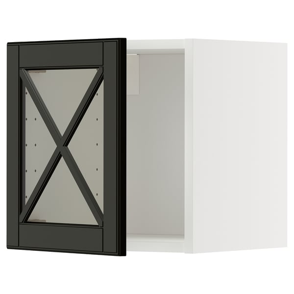 Configuração de cozinha moderna com portas de vidro emolduradas pretas com design x.