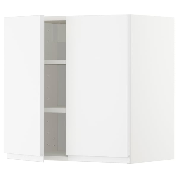 Armário de parede branco, parte do sistema de cozinha ikeas METOD, com prateleiras ajustáveis, design minimalista e acabamento fosco.