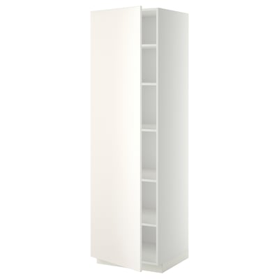 Um armário de cozinha branco METOD com um design elegante com linhas suaves e prateleiras ajustáveis.
