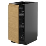 Um armário de cozinha moderno, chamado METOD, em preto com uma porta com acabamento em madeira, prateleiras de arame e design minimalista.