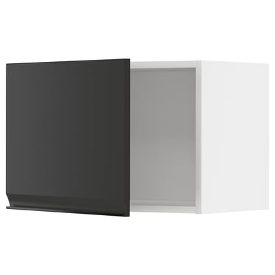 Um armário de cozinha preto elegante e moderno com acabamento mate e puxador sem costuras, parte do sistema de cozinha METOD.