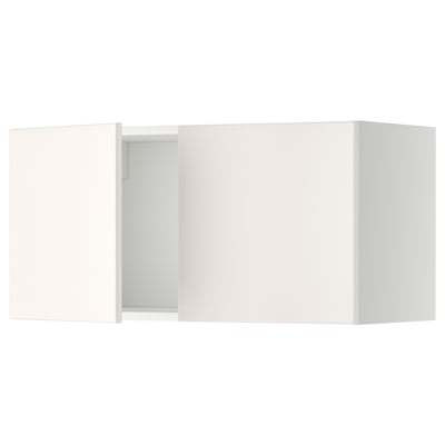 Conjunto de armários de cozinha METOD branco com portas lisas.