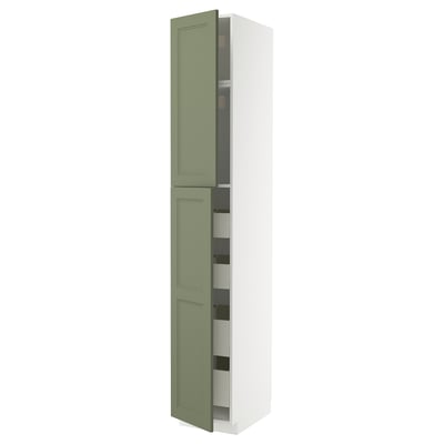 Um armário alto branco com duas portas verdes e várias gavetas entre elas. O design é moderno e funcional.