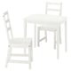Opção: Um conjunto de jantar NÄSINGE branco minimalista com uma mesa quadrada e duas cadeiras com encosto em escada.