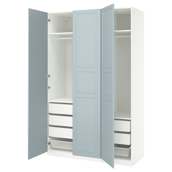 Guarda-roupa PAX, azul claro, retangular, com portas abertas revelando prateleiras e gavetas.