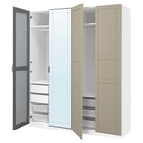 Guarda-roupa PAX: branco e bege, design moderno, portas abertas revelam prateleiras e gavetas, portas espelhadas e sólidas, com compartimentos organizados.