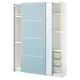 Roupeiro PAX branco com portas de vidro azul, design deslizante, materiais de vidro e metal.