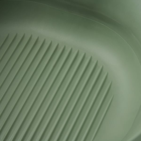 Banheira dobrável verde com fundo texturizado e ranhurado para uma limpeza eficiente.