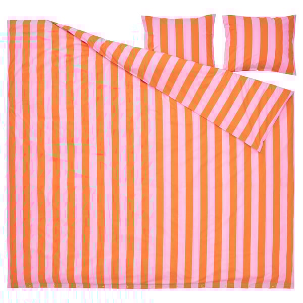 Conjunto de cama listrado laranja-rosa brilhante com capa de edredom e fronhas. Design moderno e nítido com listras clássicas.
