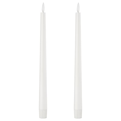 Duas velas cilíndricas brancas SMÅLOM led com pontas arredondadas e bases nervuradas, feitas de plástico.