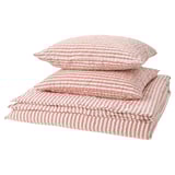 Conjunto de cama listrado vermelho e branco; Inclui capa de edredão e almofadas. Feito de algodão respirável e viscose, textura seersucker.