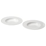 Dois pratos de jantar de porcelana branca idênticos, borda plana. Design elegante e empilhável.