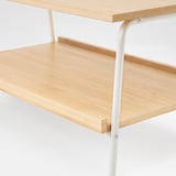 Mesa de centro de bambu moderna com duas prateleiras, resistente e elegante.