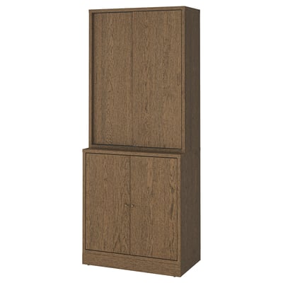 Um armário TONSTAD em madeira castanha, com duas secções com portas de fecho suave e prateleiras reguláveis, combinando um design clássico e elegante.