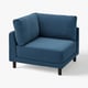 Sofá de canto azul UPPÅKRA com pernas escuras, design elegante e almofadas luxuosas.
