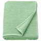 Toalha de banho VÅGSJÖN verde, 100% algodão, canelado, espessura média, fundo branco dobrado.