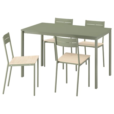 Um conjunto de jantar VIHALS verde com uma mesa retangular e quatro cadeiras a condizer. O conjunto tem um design elegante e minimalista com uma estrutura de metal e assentos de madeira.