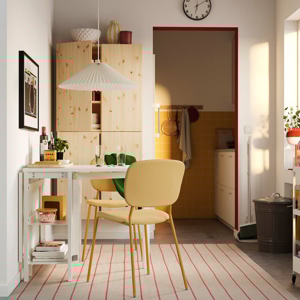 VIHALS / VIHALS Mesa e 2 cadeiras, mesa de abas rebatíveis branco/amarelo Tibbleby amarelo, 39/95/151x90 cm