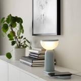 BETTORP مصباح LED محمول مع شحن لاسلكي, إضاءة قابلة للتعتيم رمادي فاتح-أزرق