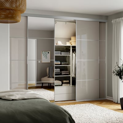 SKYTTA / HOKKSUND/AULI تشكيلة باب سحّاب, الومينيوم/رمادي فاتح لامع زجاج مرايا, 301x240 سم