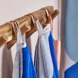 BERGVATTNET Bath towel, blue/white, 70x140 cm