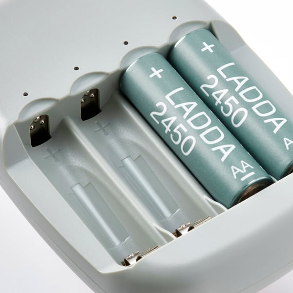 STENKOL / LADDA Battery charger and 4 batteries