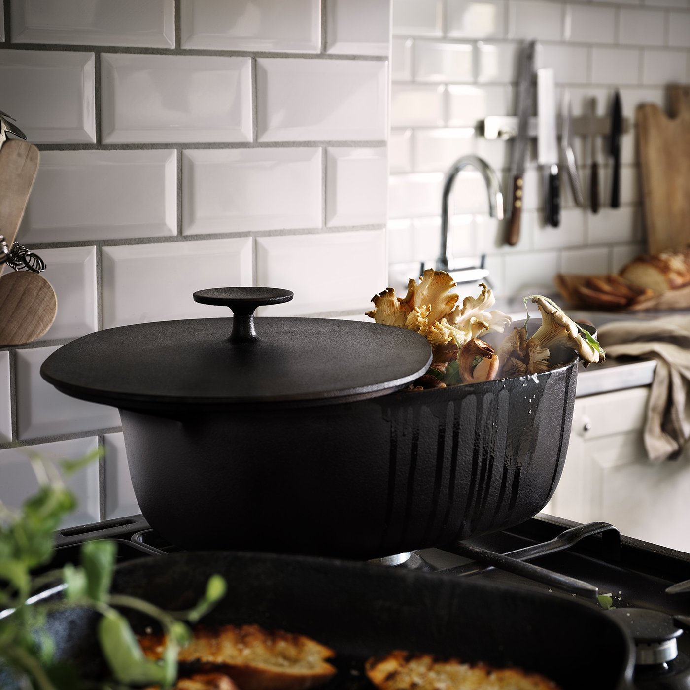 VARDAGEN Casserole with lid, cast iron, 6.5 l IKEA