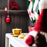 VINTERFINT Scented candle in metal tin, apple-shaped/Apple and cinnamon gold-colour, 24 hr