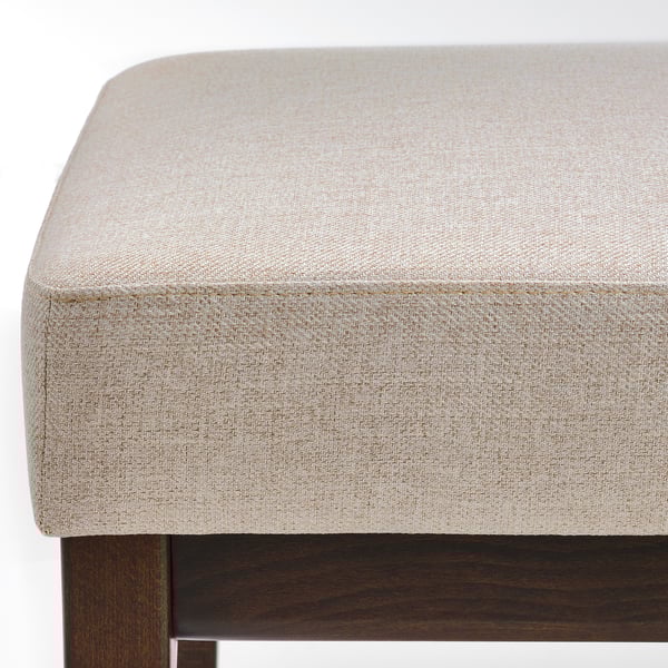 Bancă tapițată modernă, cu picioare din lemn închis la culoare, cu construcție robustă și design elegant.