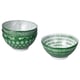 Două boluri din ceramică verde cu modele florale albe și dungi, stivuite îngrijit.
