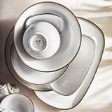 Plăci de gresie albă stivuite, rotunde și dreptunghiulare, cu glazură nisipoasă și margine aurie, seria GLADELIG, ikea.