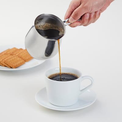 Turnarea cafelei în ceașcă