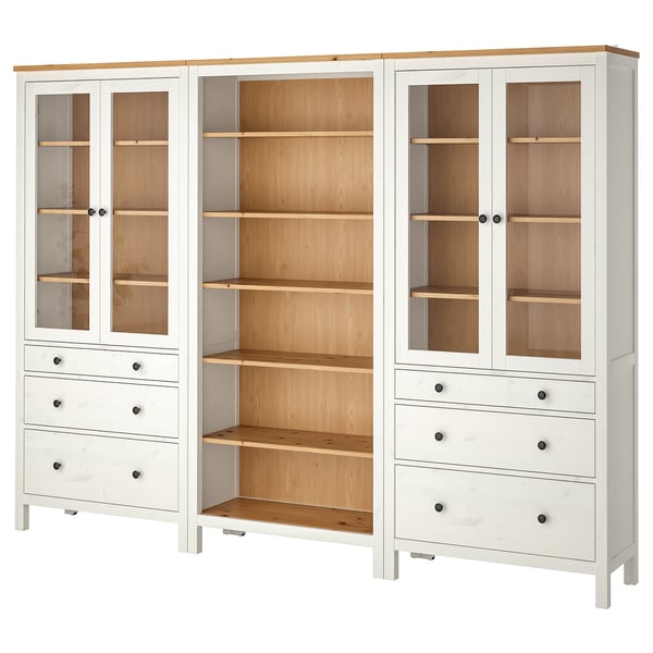HEMNES: combinație de depozitare din pin alb. Uși din sticlă, trei sertare adânci, rafturi reglabile. Design rustic tradițional.