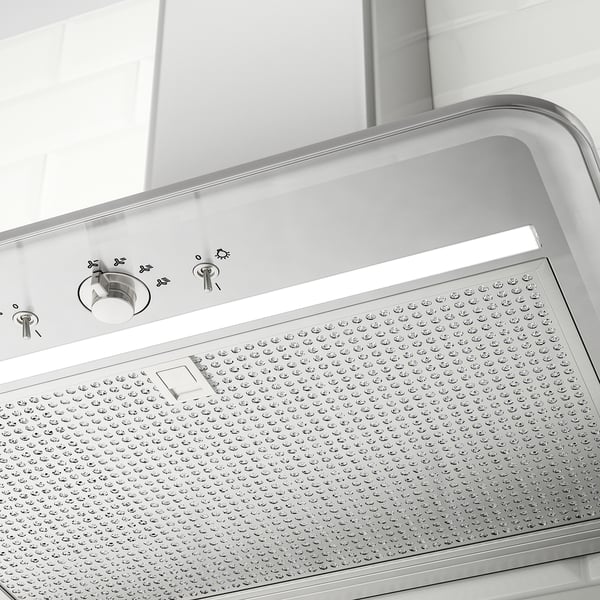 Hota de bucătărie din oțel inoxidabil cu comenzi moderne și iluminare LED, concepută pentru curățare ușoară și ventilație eficientă.