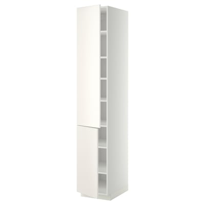 Un dulap de bucătărie METOD alb cu un design elegant, modern și rafturi reglabile.