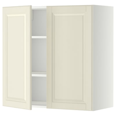 Dulap de bucătărie METOD alb, o ușă deschisă, raft reglabil în interior. Design clasic cu margini teșite.