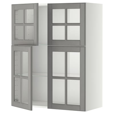 Bucătărie Ikea METOD cu uși gri și rafturi din sticlă.