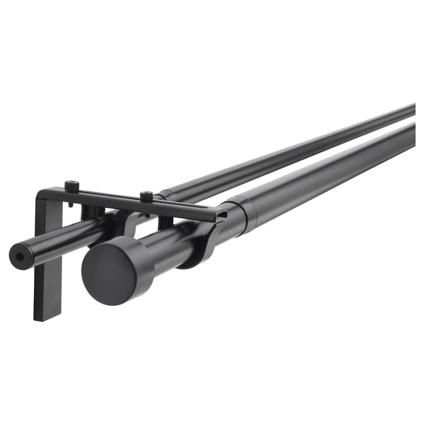 Sistem negru de tije de perdea reglabile RÄCKA cu tijă dublă pentru perdele stratificate.