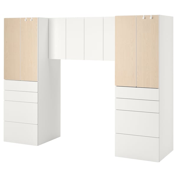 Dulapuri de perete moderne, minimaliste, din lemn alb și deschis. Ideal pentru depozitare, combinând sertare și rafturi. Perfect pentru organizarea eficientă a spațiilor.