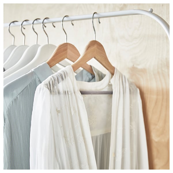 Coordonate: cuier SNYGGING; design alb, lemn, curbat; suprafață flocată.